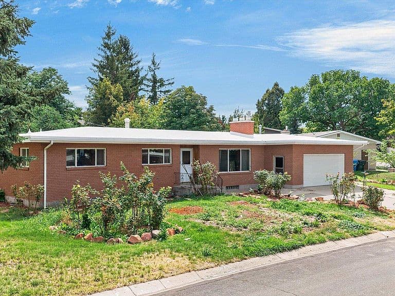 123 Drake Ave photo 3