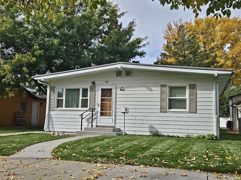 907 S Lake Ave photo 1
