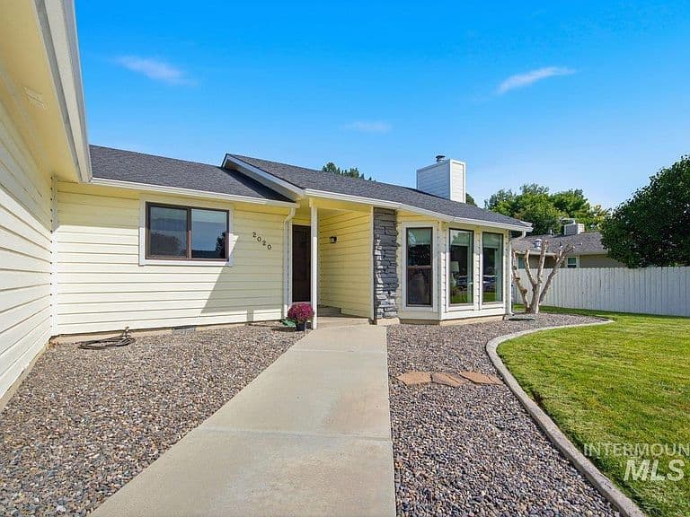 2020 E Kentucky Dr photo 2