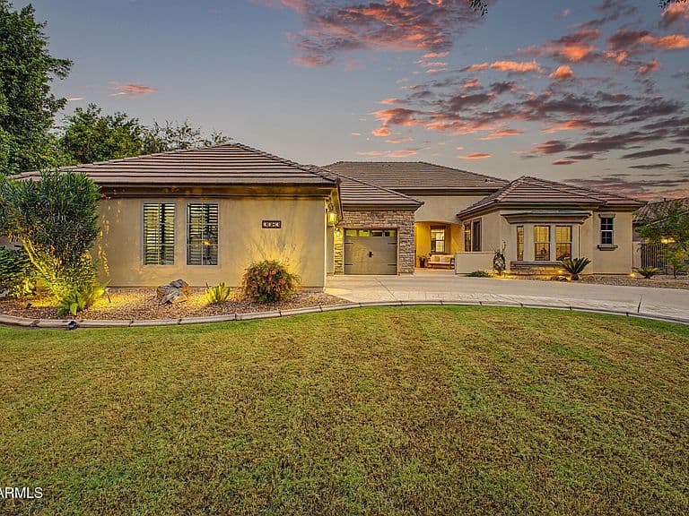 3083 E LINDA Lane photo 1