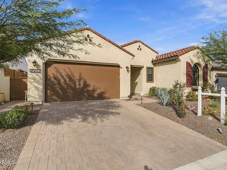 20632 W SAN MIGUEL Avenue photo 2