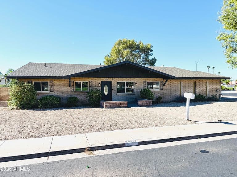 2409 E Inglewood Street photo 1
