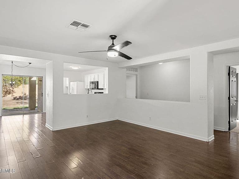 1419 N THUNDERBIRD Avenue photo 2