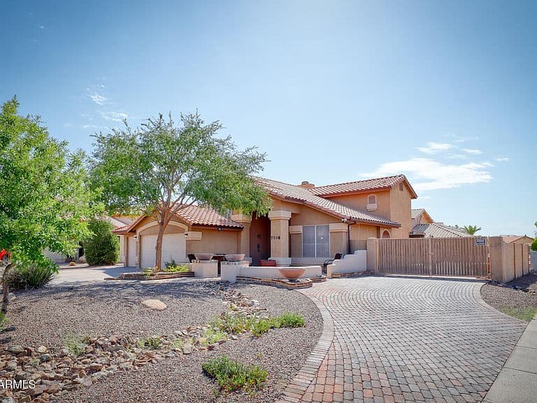 7708 W CROCUS Drive photo 1