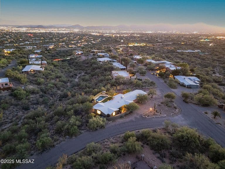 7364 N Mountain Shadows Dr photo 3