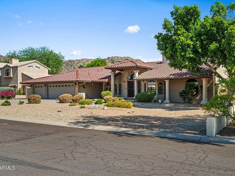 3714 E DAKOTA Drive photo 2