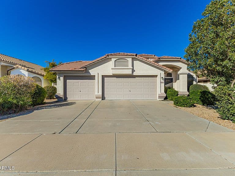 16584 W Monroe St photo 1