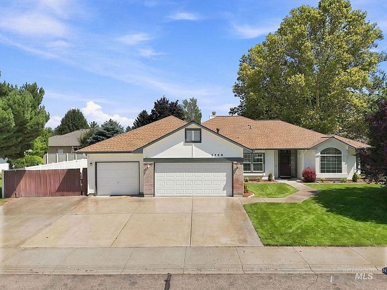 1720 N Summertree Way photo 1