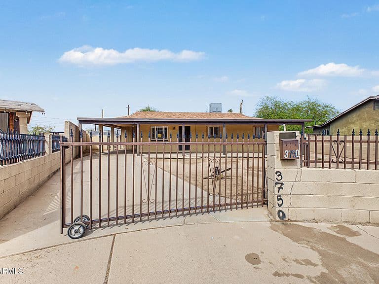 3750 W CHIPMAN Road photo 2