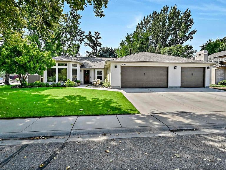 1539 E Spinnaker Ct photo 1