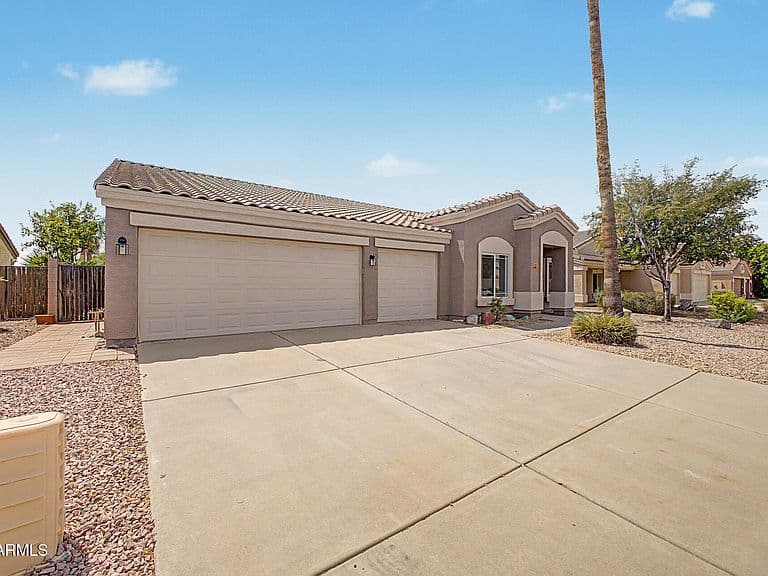 10505 E EMERALD Circle photo 2