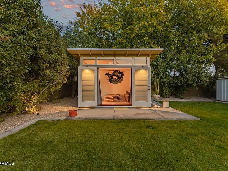 1318 W Glenn Dr photo 4