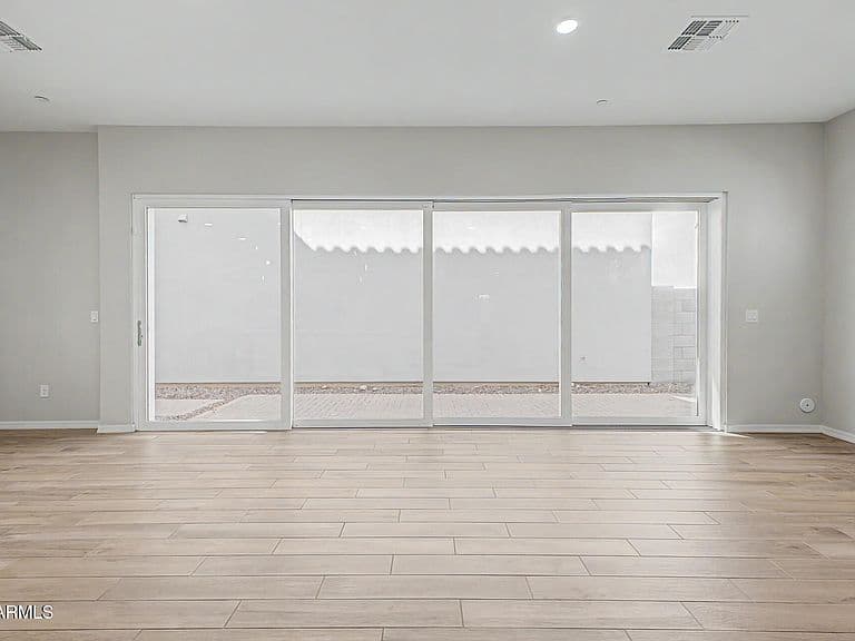 2442 E LARK Street photo 4