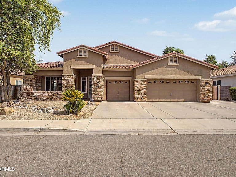 870 E LYNX Way photo 1