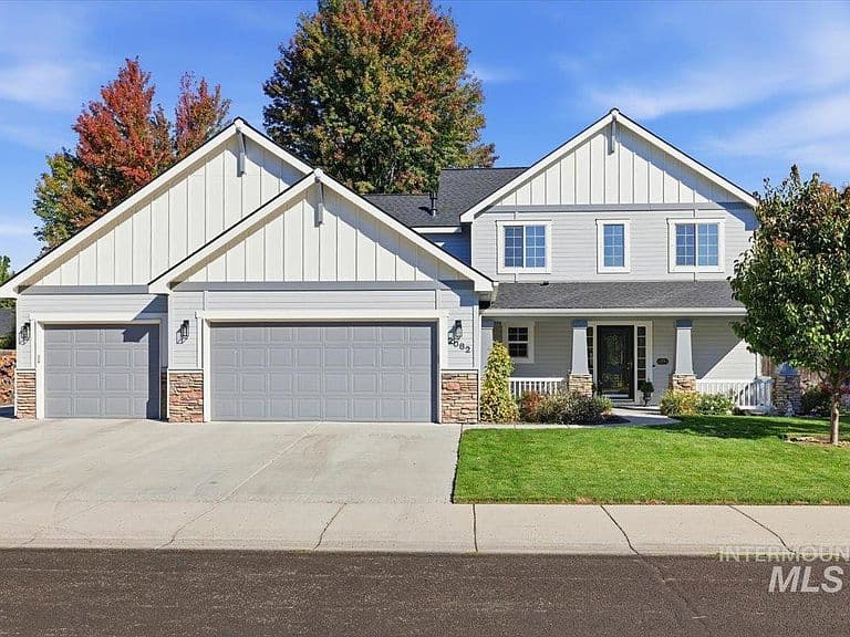 2082 E Glasgow St photo 1