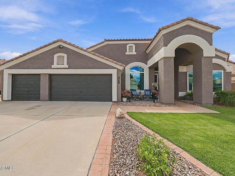 5441 E HELENA Drive photo 1
