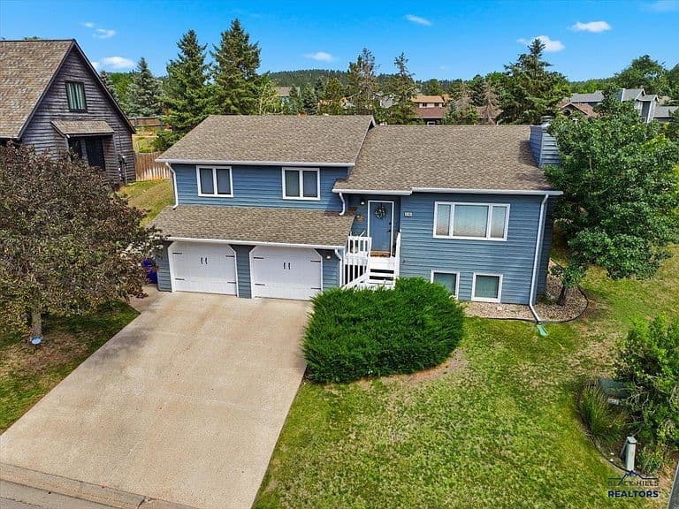 4749 Summerset Dr photo 1