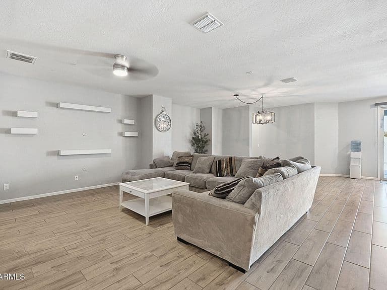 638 W NOVA Court photo 4