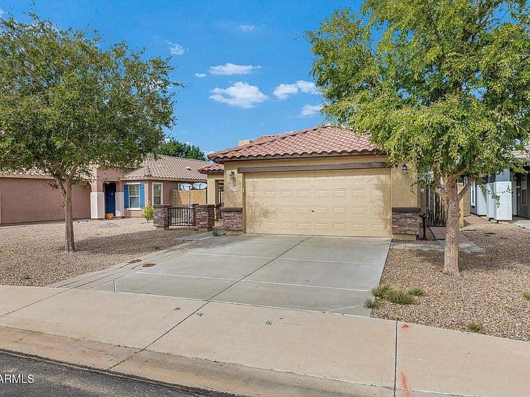 36796 W MONDRAGONE Lane photo 2