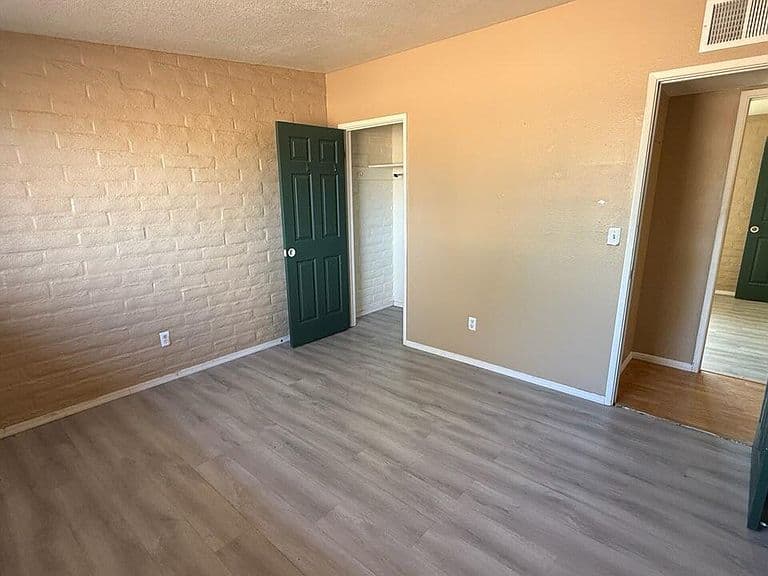 2022 S Beverly Ave photo 5