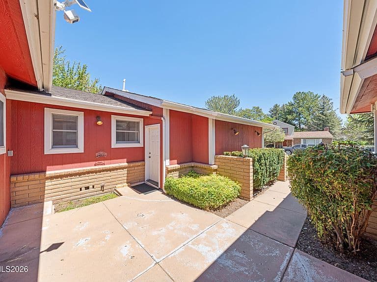 1600 La Mirada St photo 4