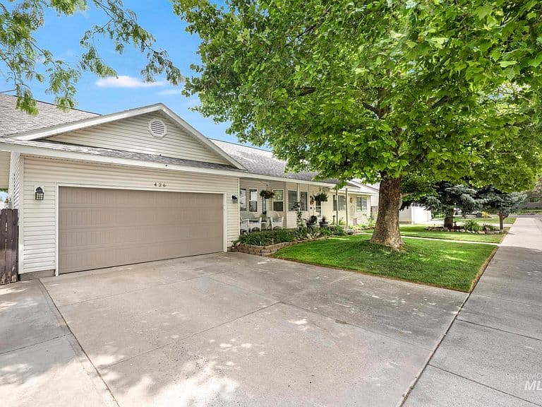 426 Bitterbrush Dr photo 4