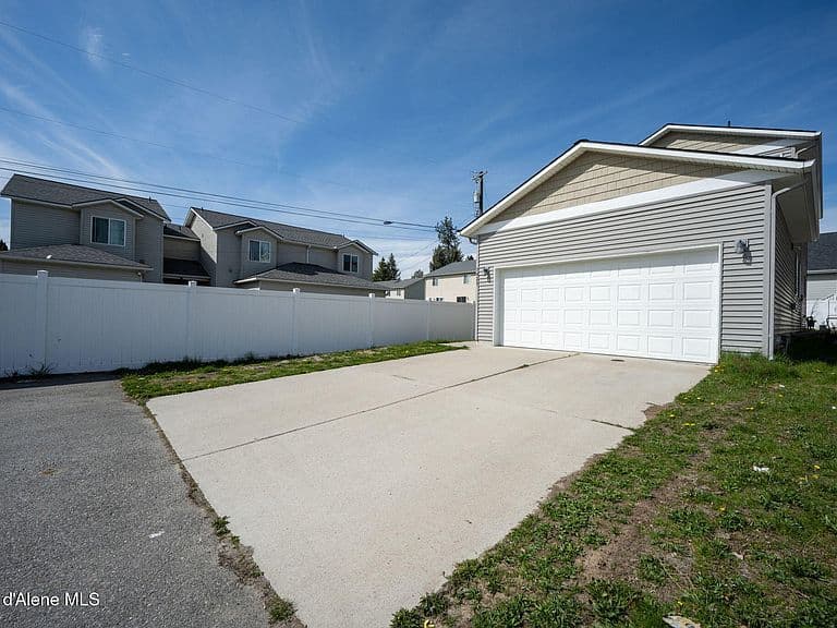 1425 E Seleta Ln photo 2