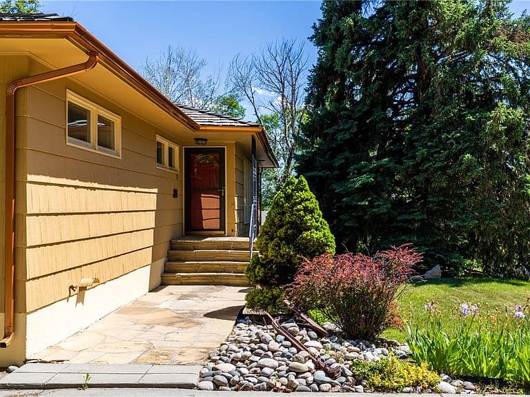 3115 Harrow Dr photo 3