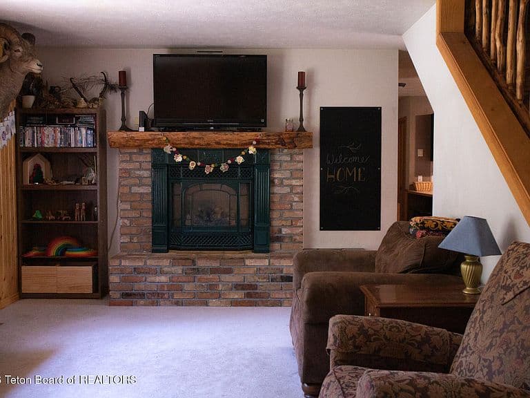 837 W Stuart St photo 4