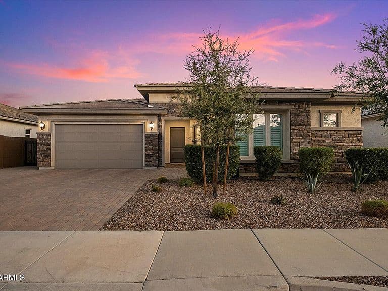 3437 E DALEY Lane photo 1