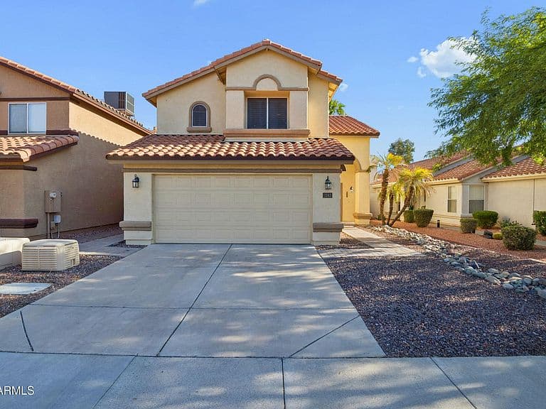 1243 E MURIEL Drive photo 2