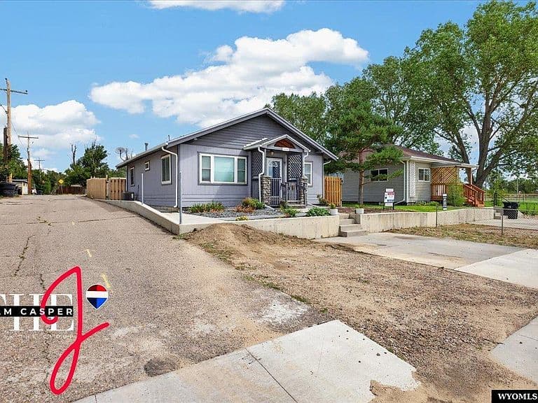 1326 E K St photo 5