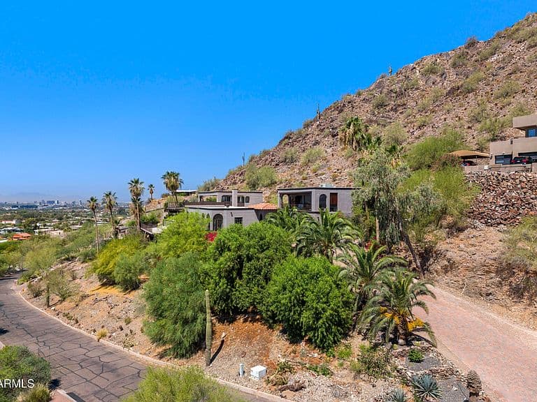 6900 N HIGHLANDS Drive photo 2