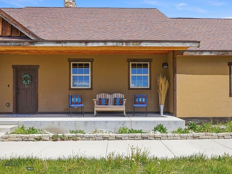 734 Landmark Dr photo 2