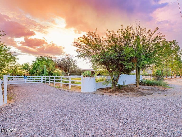 4101 N Bear Canyon Rd photo 2