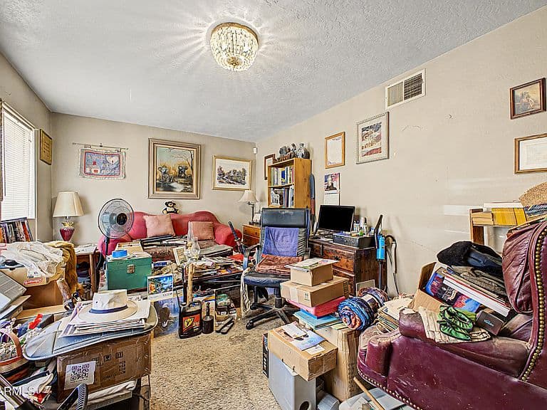 453 E CRESCENT Avenue photo 2