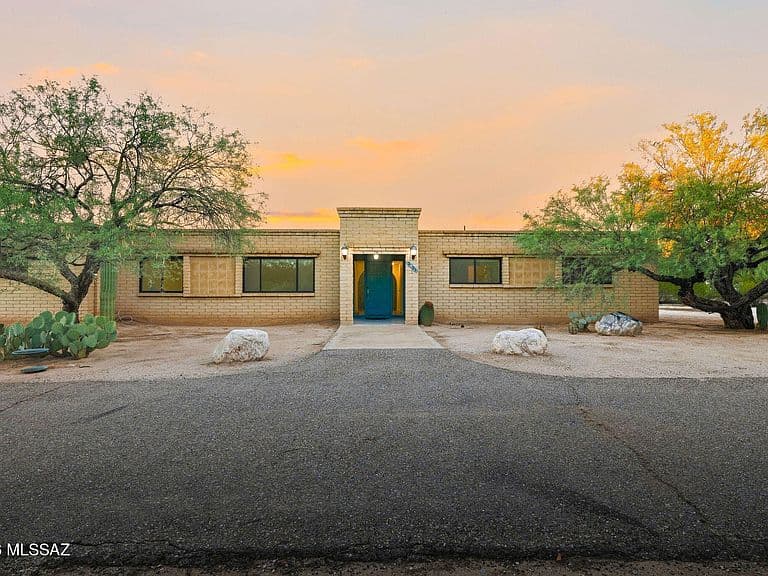 2401 N Avenida De La Lantana photo 2