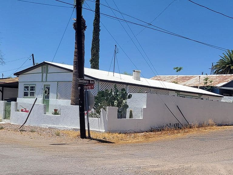526 W Poephyry Street photo 2