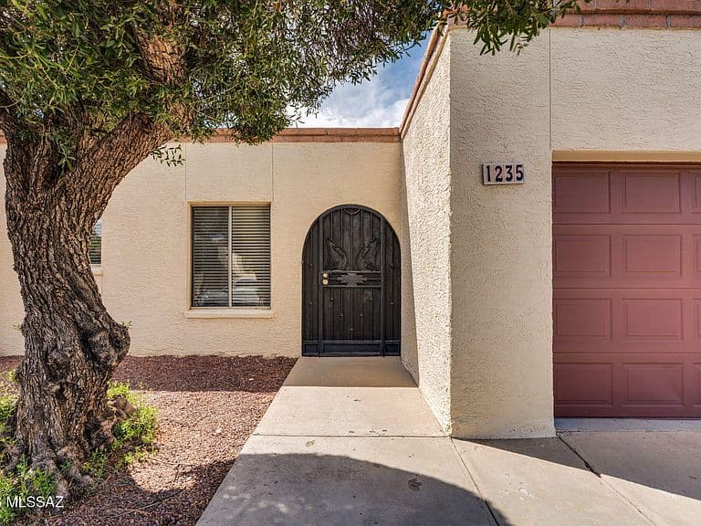 1235 N Tracy Ave photo 2