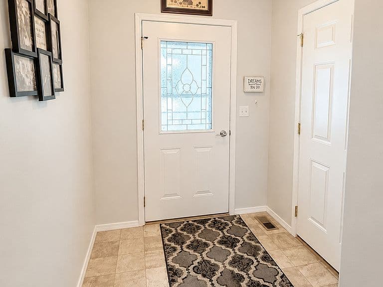 1047 Jessica Ct photo 3