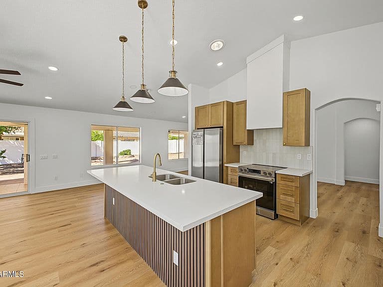 6252 E PORTIA Street photo 1