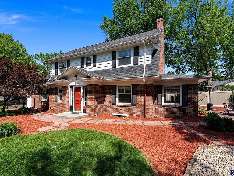 2200 S Phillips Ave photo 3