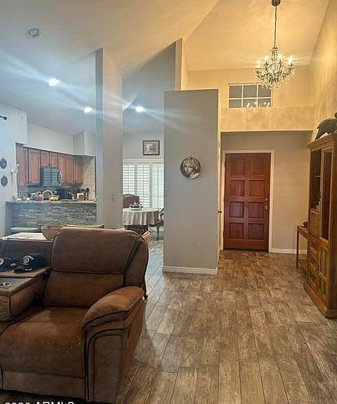1220 E SILVERWOOD Drive photo 2