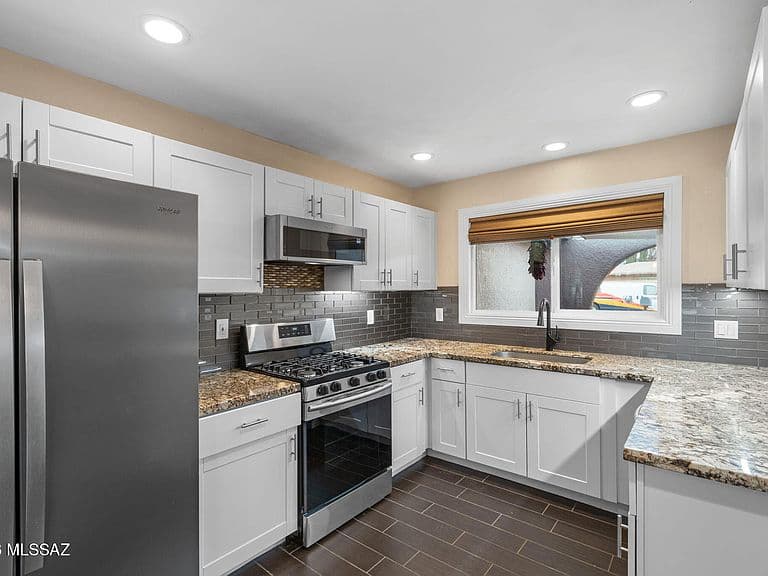 2961 N Rio Verde Dr photo 3