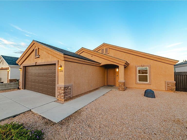 3640 N Pearl Street photo 2