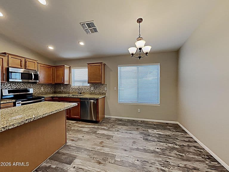 41776 W SUNLAND Drive photo 3