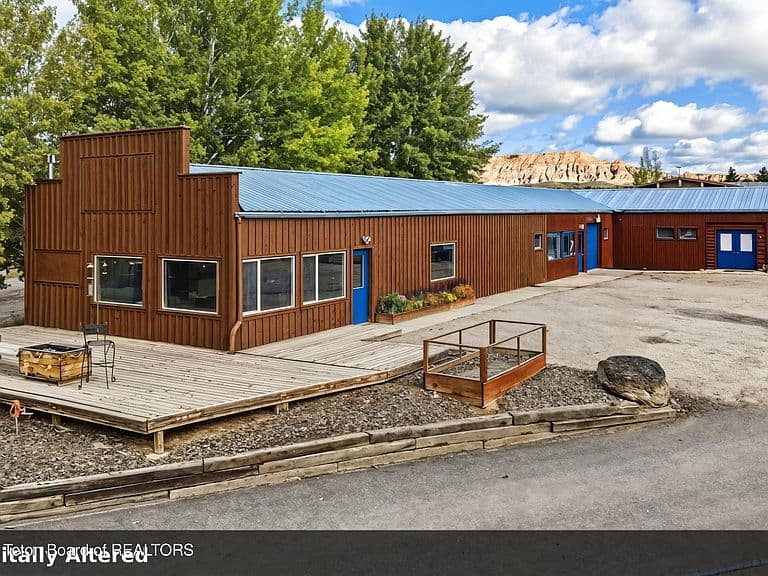 1428 Warm Springs Drive photo 2
