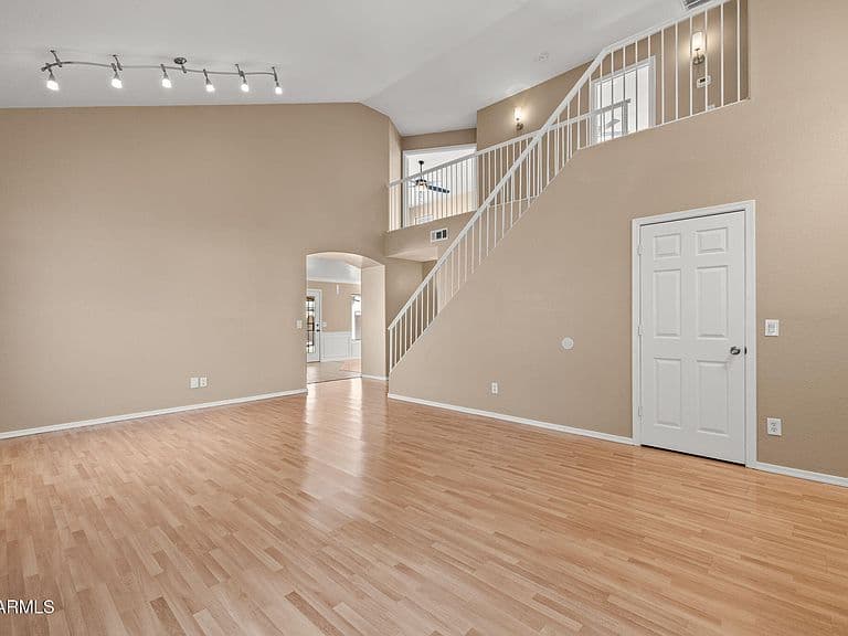 8266 W EUGIE Avenue photo 5