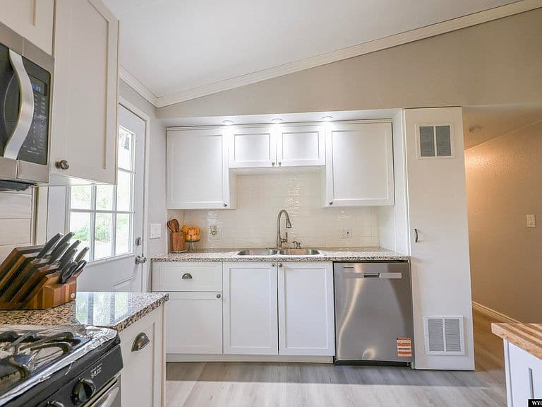 3663 Wilson Way photo 4
