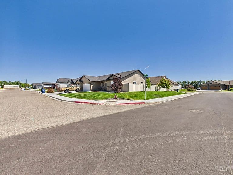 1019 Cooper St photo 2